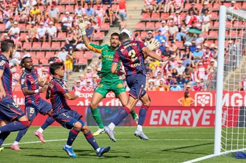 Girona đấu với Levante