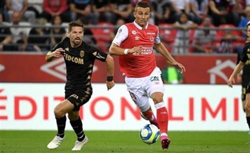 Clermont đấu với Monaco