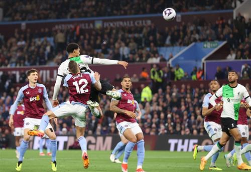 Aston Villa đấu với Liverpool