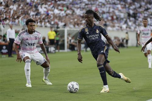 Juventus đấu với Real Madrid