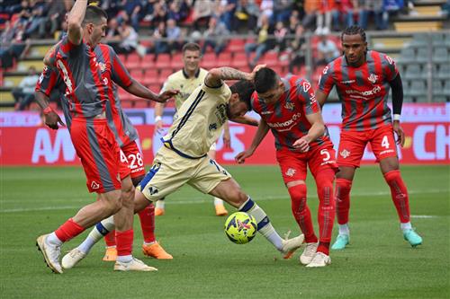 Cremonese đấu với Verona