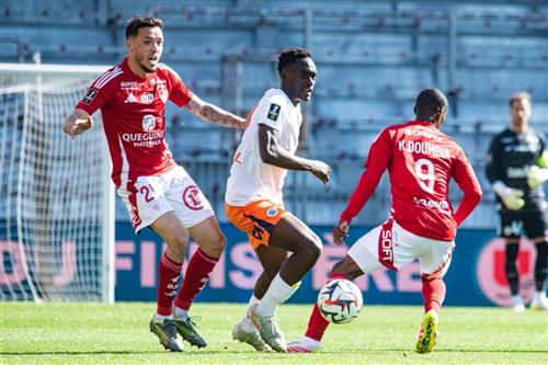 Brest đấu với Montpellier