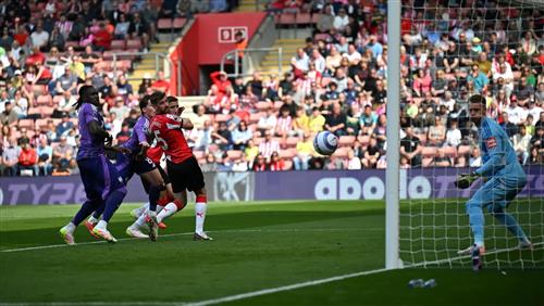 Southampton đấu với Fulham