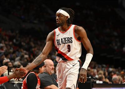 Trail Blazers đã đạt được 9 quả ba điểm chỉ trong một hiệp đấu và đánh bại Warriors với 13 điểm trong hiệp hai để đảo ngược tình thế.